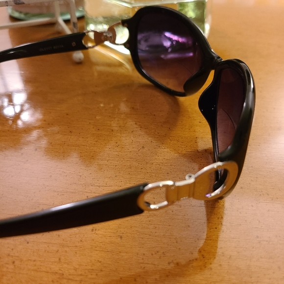 Design Optics Bi-focal Sunglasses - Picture 5 of 7